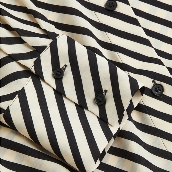 Pointed-collar Shirt - Picture 2 of 2